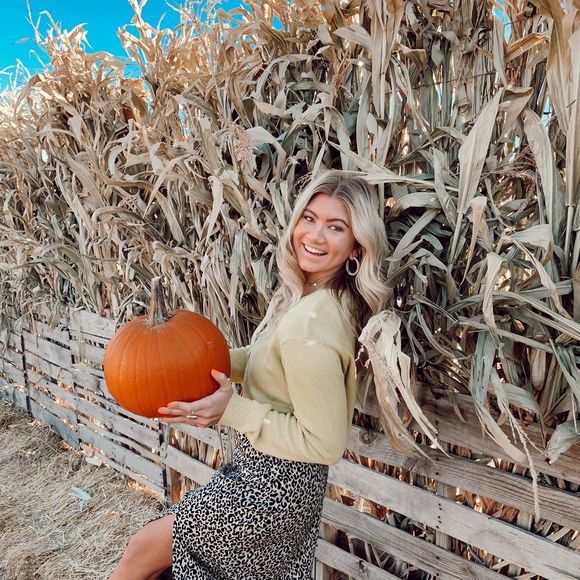 Profile Picture of Savannah Hafer (@savi_hafer) on Poshmark