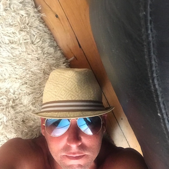 Profile Picture of Robert Ayers (@flash1271) on Poshmark