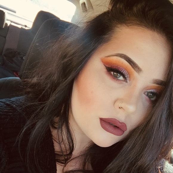 Profile Picture of Siera Thane (@sierathane) on Poshmark