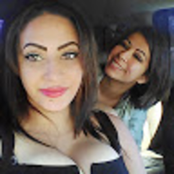 Profile Picture of Stephanie Almeida (@stephaniealm677) on Poshmark