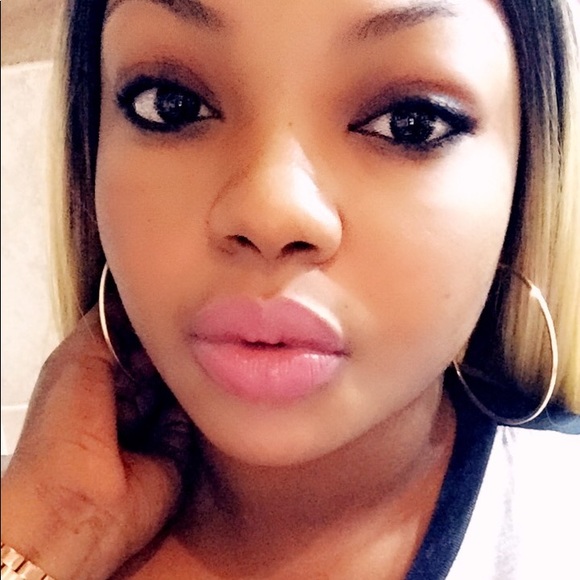 Profile Picture of Sabrina Samuels (@braysunrise161) on Poshmark