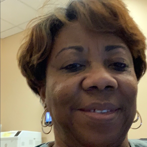 Profile Picture of Bertha Carter (@bfayec4437) on Poshmark