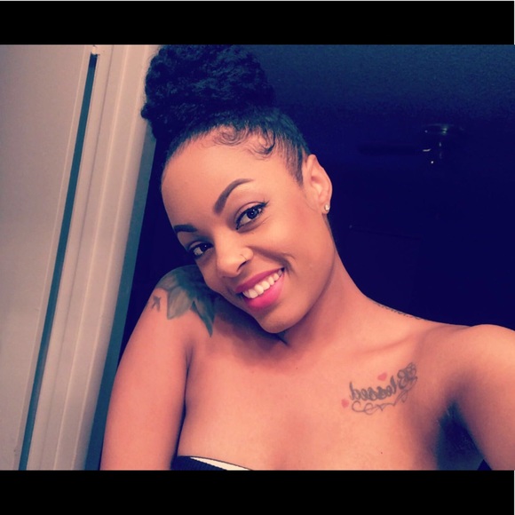 Profile Picture of Cierra Flynn (@cierra_flynn) on Poshmark