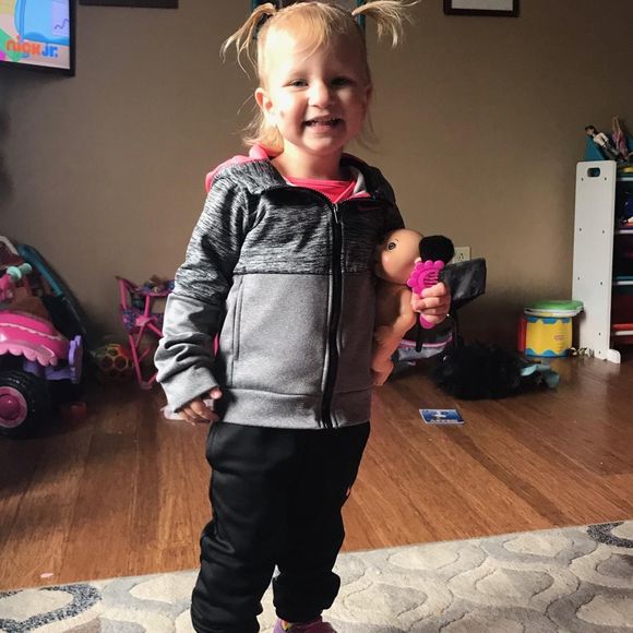 Profile Picture of Tamella Thygesen (@tthyg131517) on Poshmark