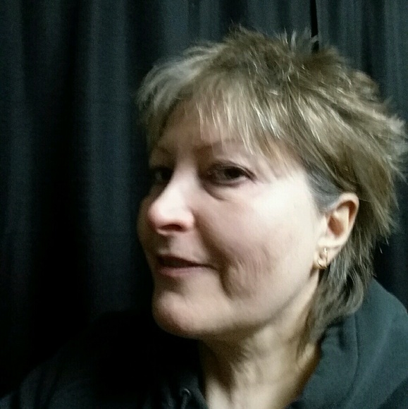 Profile Picture of Jean Schmidt (@jmcs0410) on Poshmark