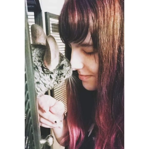 Profile Picture of Megan Lonsway (@mglonz) on Poshmark