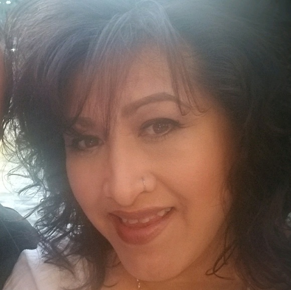 Profile Picture of Cindy Torrez (@coachcindy48) on Poshmark