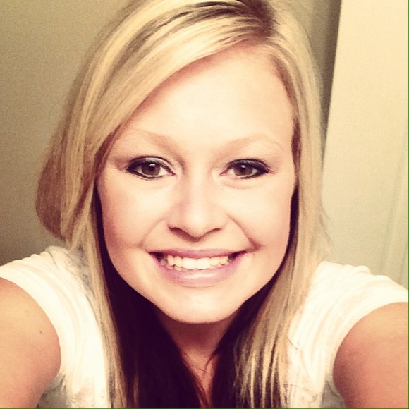 Profile Picture of Jessica Stapleton (@jstaple3) on Poshmark