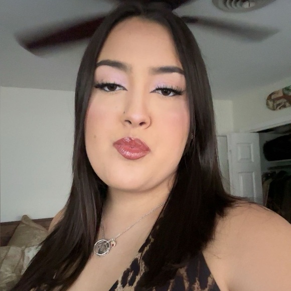 Cecily Dossey - Poshmark Profile Picture of Cecily Dossey (@cecilydossey) on Poshmark