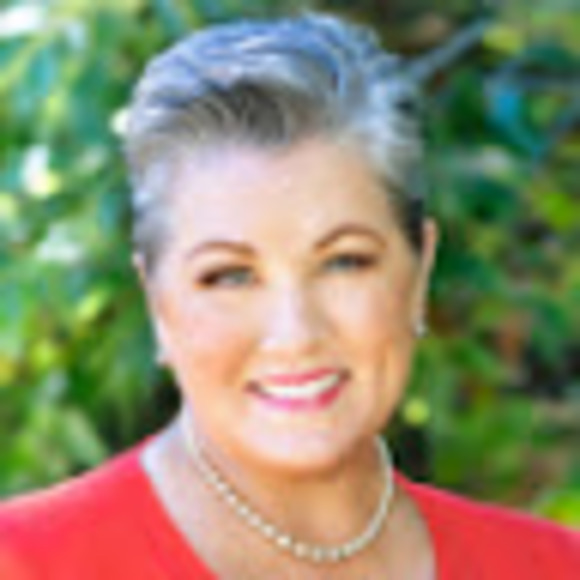 Profile Picture of Christy Largent (@christymidlife) on Poshmark