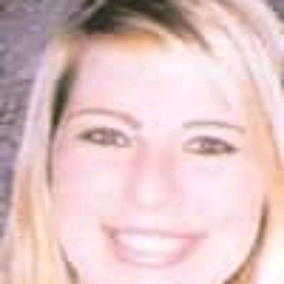 Profile Picture of Kim Seebach (@kseefla) on Poshmark