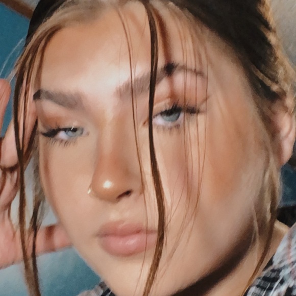 Profile Picture of Bethany Crawford (@bethany_54321) on Poshmark