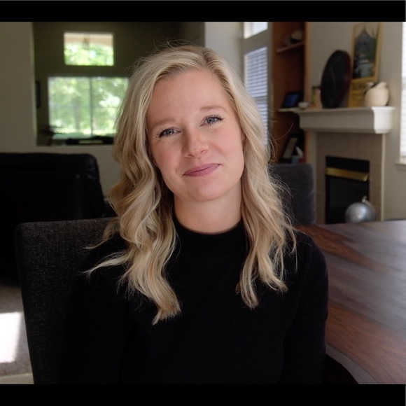 Profile Picture of Elise Ziesmer (@eliseziesmer) on Poshmark