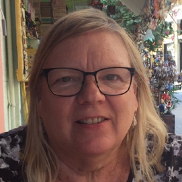 Profile Picture of Dianna Alsing (@dianalsi) on Poshmark