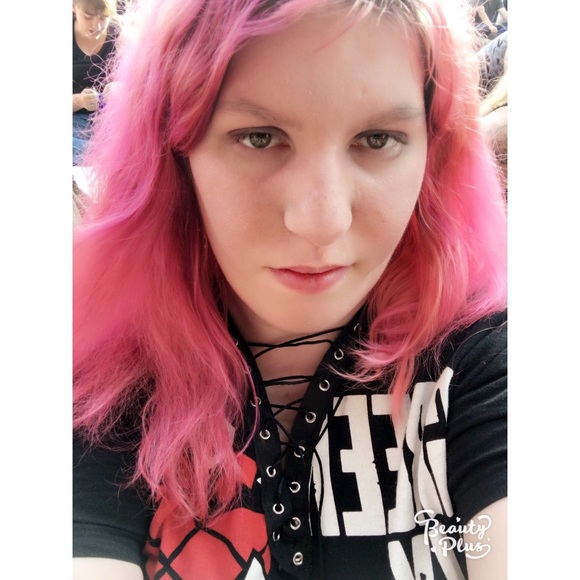 Profile Picture of Jasmine Wolfe (@jasminenw1) on Poshmark