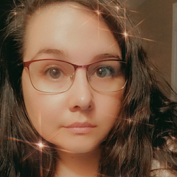 Profile Picture of Alexis Whitehurst (@lexirenae31) on Poshmark