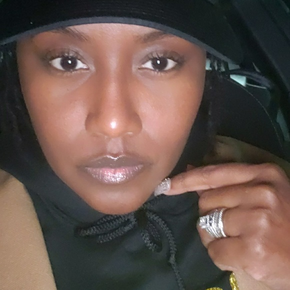 Profile Picture of Antonette Harris (@vern2021259) on Poshmark