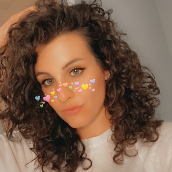 Profile Picture of Samantha Vitone (@sugarxsammi) on Poshmark
