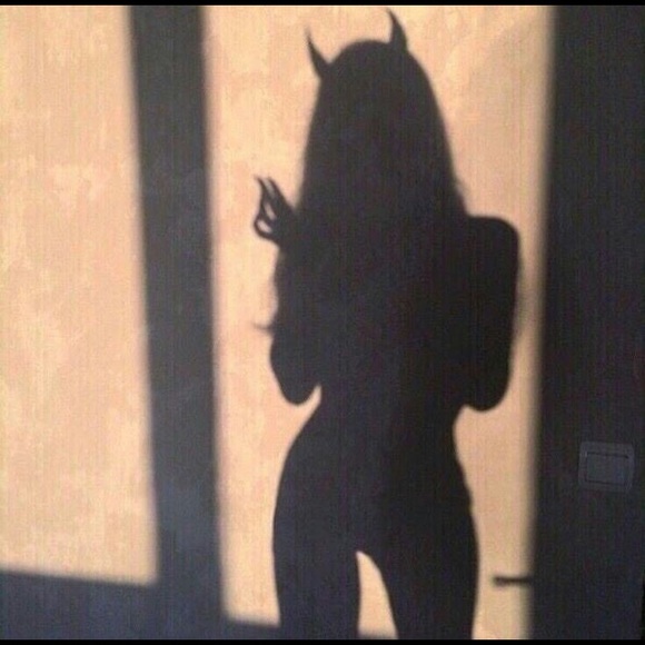 Profile Picture of Isabel Matamoros (@isabelmata121) on Poshmark