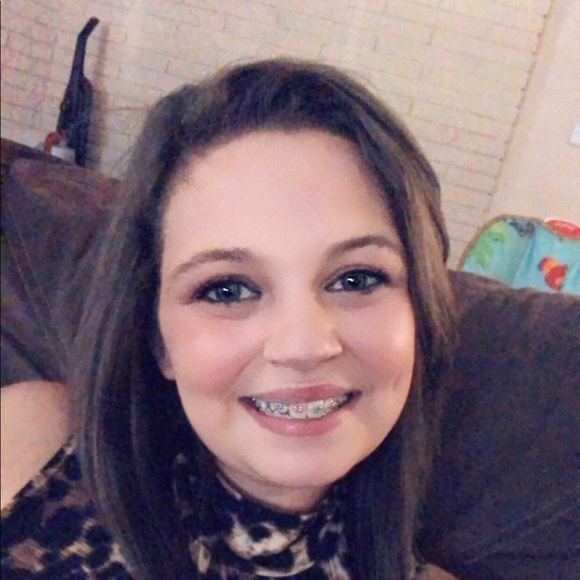 Profile Picture of Breanna Kimbrell (@breannakimbr110) on Poshmark