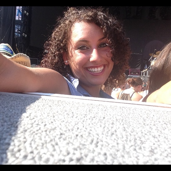 Profile Picture of Kelsey Hart (@kelnicole6) on Poshmark