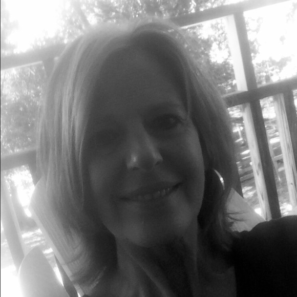 Profile Picture of Dawn Crunkleton (@kdjcrunk) on Poshmark