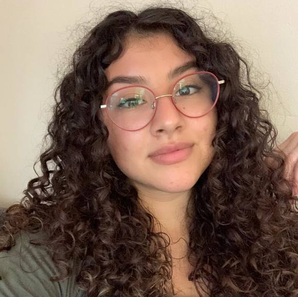 Profile Picture of Arianna Silva-torres (@slva15) on Poshmark