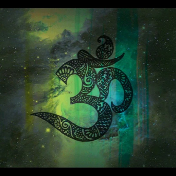 Profile Picture of Kaezaria Prevost (@ibitebeauty) on Poshmark