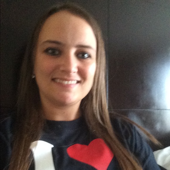 Profile Picture of Kayla Schetter (@kschetter20) on Poshmark