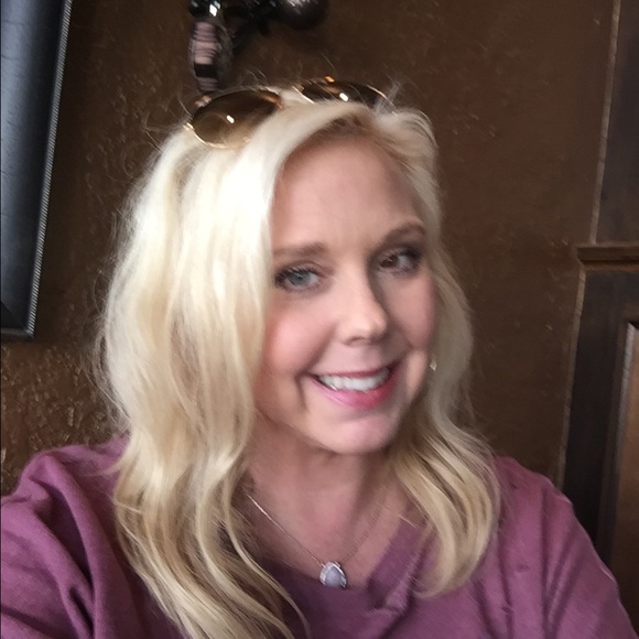 Profile Picture of Tiffany Hall (@blue_brown_eyes) on Poshmark