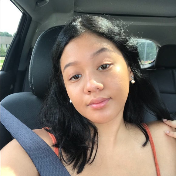Profile Picture of Jasmine Singleton (@jasmineeeyi) on Poshmark