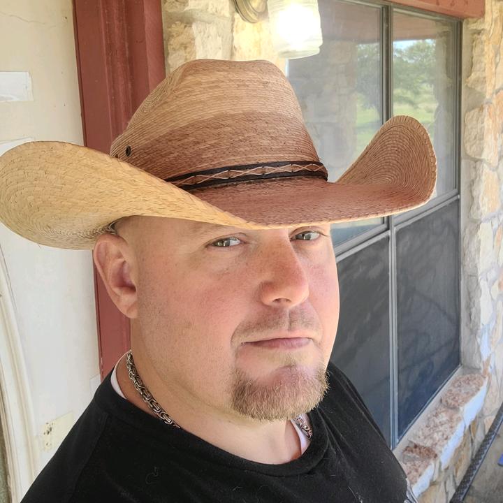 Profile Picture of Les Follansbee (@lesfollansbee) on Tiktok