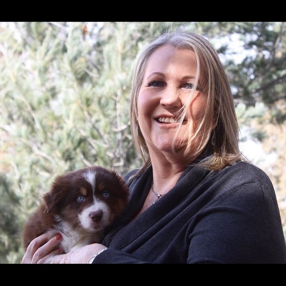 Profile Picture of Debra Crabtree (@oyanursr) on Poshmark