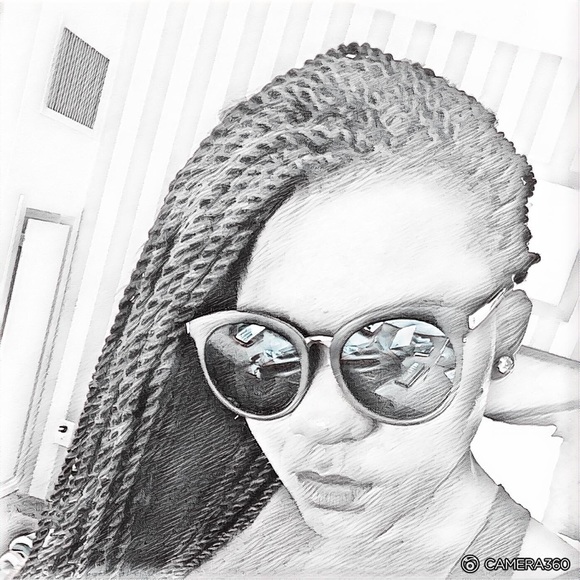 Profile Picture of Monique Walters (@mowal7) on Poshmark