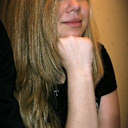 Profile Picture of �lara Kirk (@abapleve1986) on Twitter