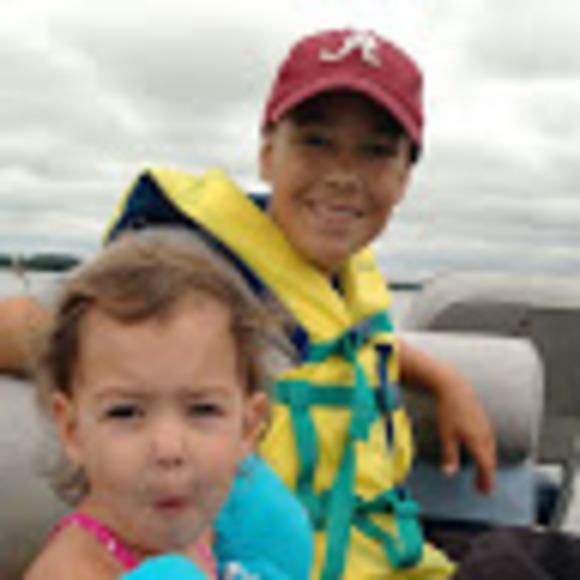 Profile Picture of Taylor Nunnelley (@taylornunnelley) on Poshmark