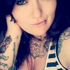 Profile Picture of Carly Burrows Hobbs (@c_queenofhearts) on Twitter