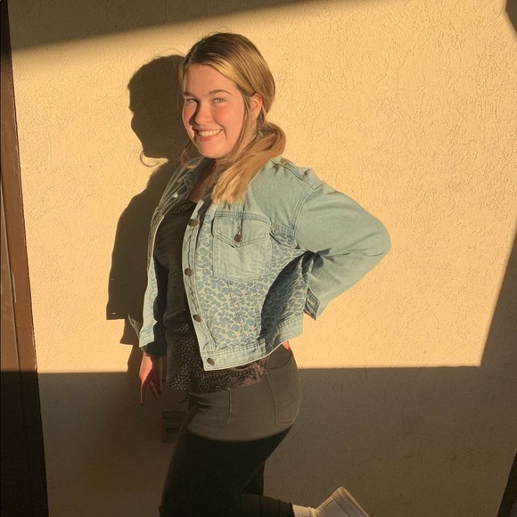 Profile Picture of Isabel Crosby (@isabelcrosby31) on Poshmark