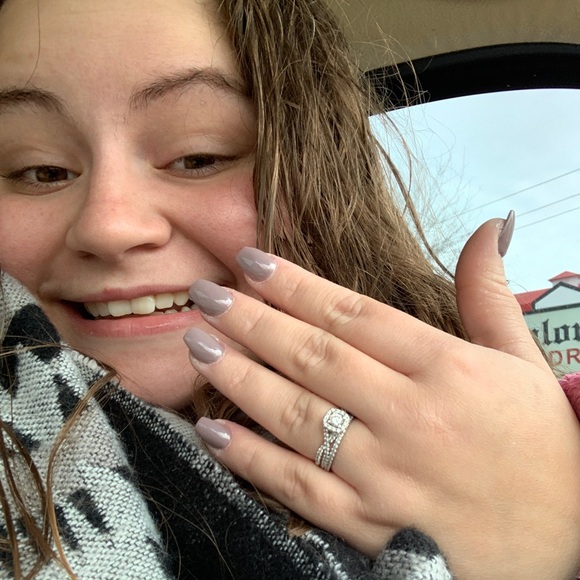 Profile Picture of Brianne Isbell (@briwyant1) on Poshmark