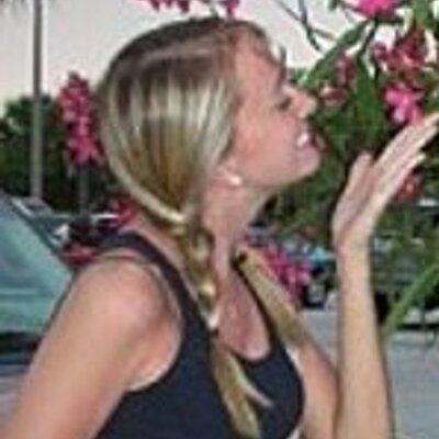 Profile Picture of Diane (@aspotofwhimsy) on Twitter
