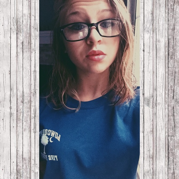 Profile Picture of Julia Durr (@durrjulia) on Poshmark