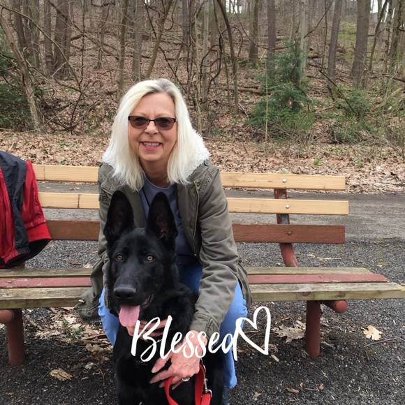 Profile Picture of Paula Carey (@mimimimix3) on Poshmark