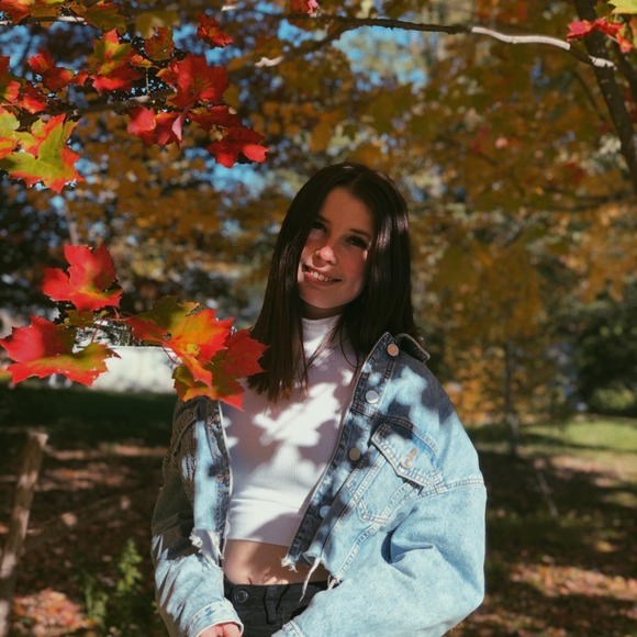 Profile Picture of Amélie Delorme (@a_delorme) on Poshmark