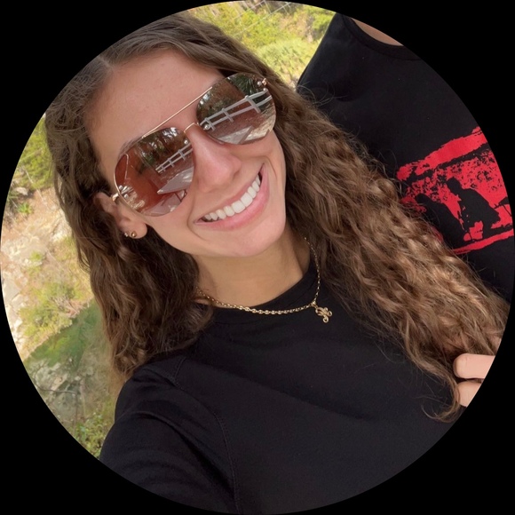 Profile Picture of Alexis Boyette (@boyettealexis) on Poshmark