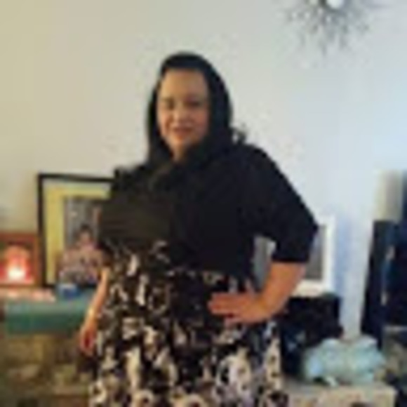 Profile Picture of Paola Ulloa (@ingrishamaya) on Poshmark