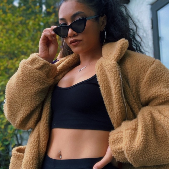 Profile Picture of Jessica Fabionar (@j_fabionar) on Poshmark