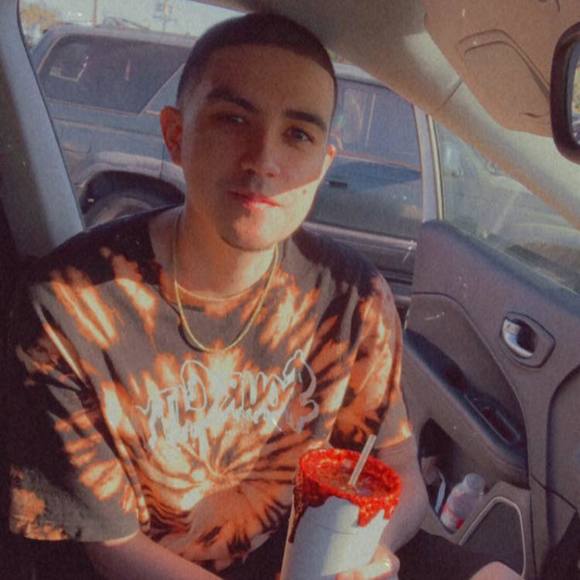 Profile Picture of Julian Naranjo (@juju2times) on Poshmark