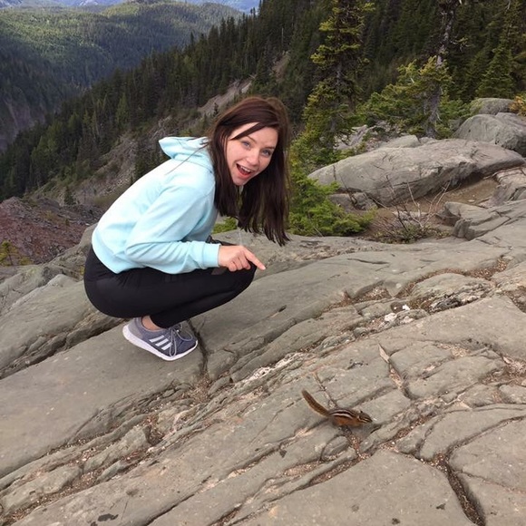 Maggie Dellow - Poshmark Profile Picture of Maggie Dellow (@madponchos) on Poshmark