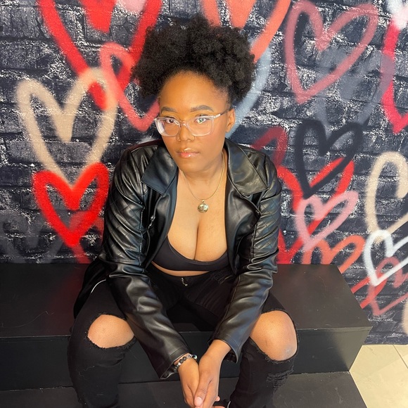 Profile Picture of Tatyana Gibbs (@stay_drippy22) on Poshmark