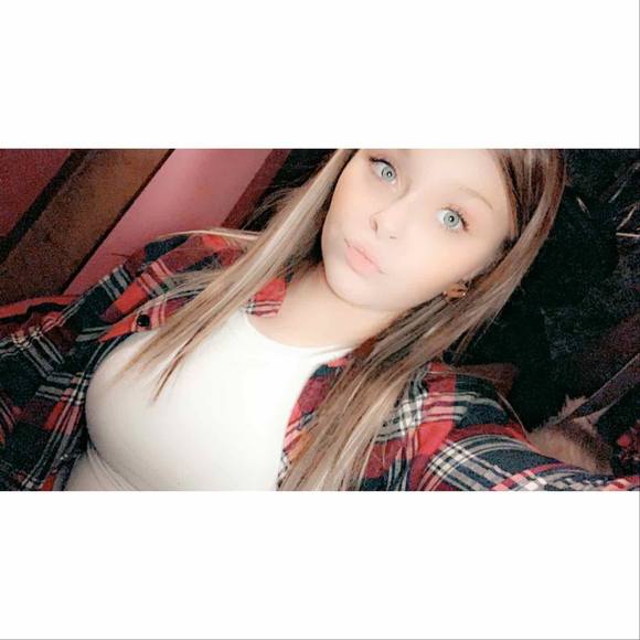 Profile Picture of Carly Dugger (@carlydugger) on Poshmark